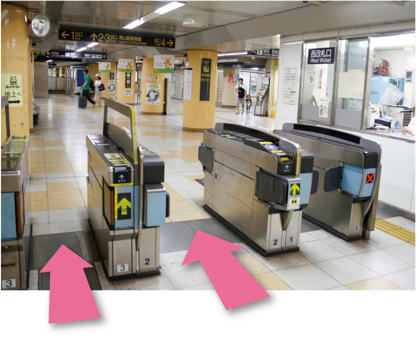 地下鉄の改札のイメージ写真